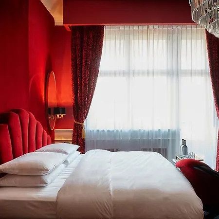 Provocateur Berlin, Part Of Sircle Collection 4*