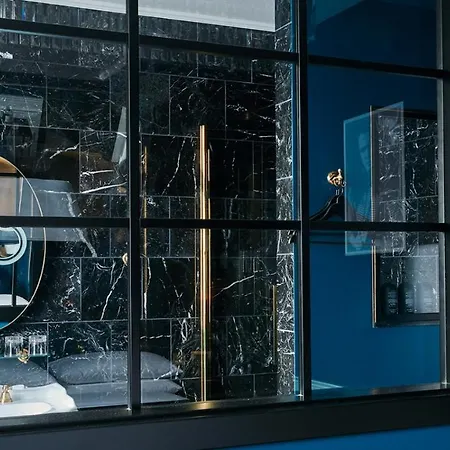 Provocateur Berlin, Part Of Sircle Collection 4*