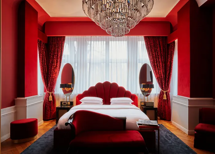 Provocateur Berlin, Part Of Sircle Collection 4*