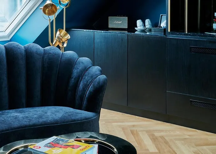 Provocateur Berlin, Part Of Sircle Collection Berlín