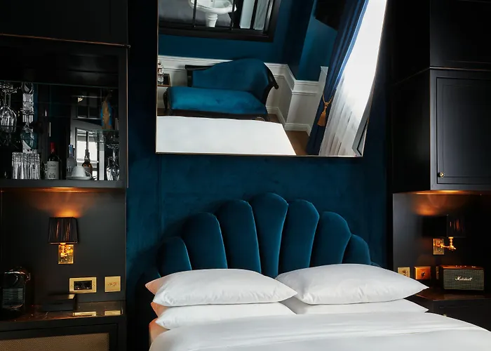 Provocateur Berlin, Part Of Sircle Collection برلين