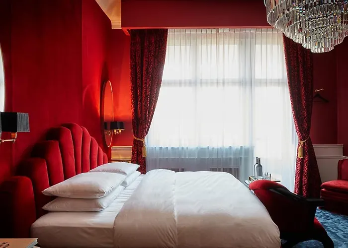 Provocateur Berlin, Part Of Sircle Collection 4*