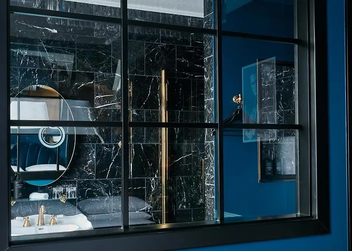 Provocateur Berlin, Part Of Sircle Collection 4*