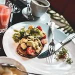 Provocateur Berlin, Part Of Sircle Collection ベルリン