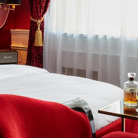 Provocateur Berlin, Part Of Sircle Collection 4*