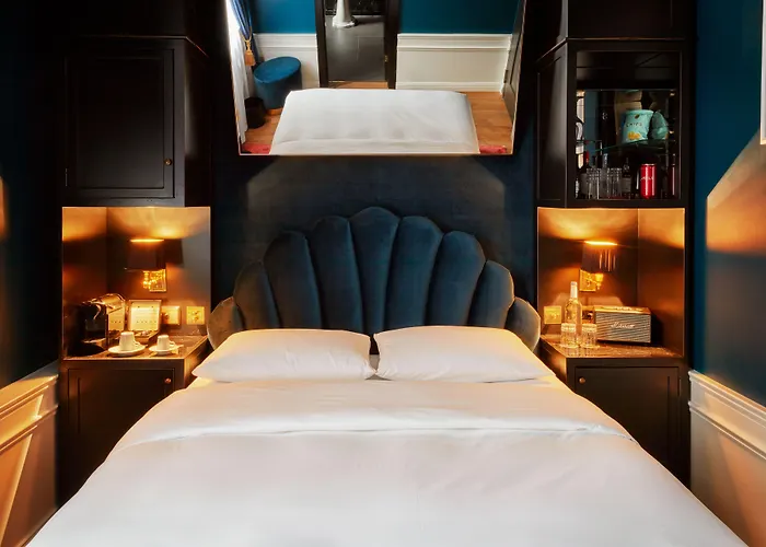 Provocateur Berlin, Part Of Sircle Collection 4*